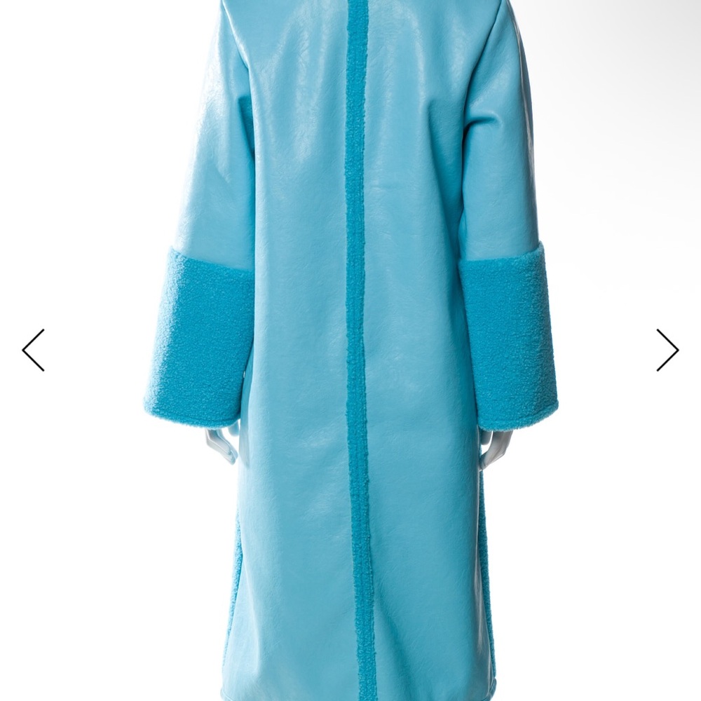 Elegant Turquoise Teddy and Leather Oversized Jacket - Picture 4 of 12